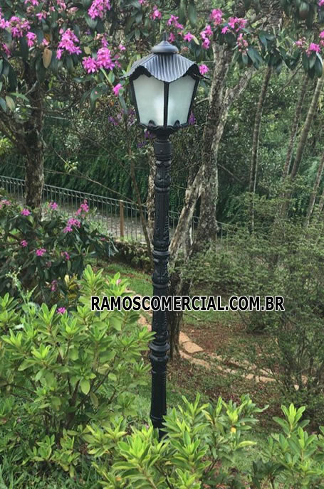 Poste decorativo jardim