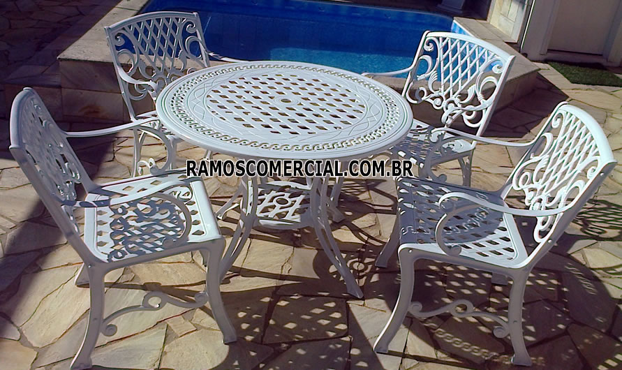 Móveis para piscina