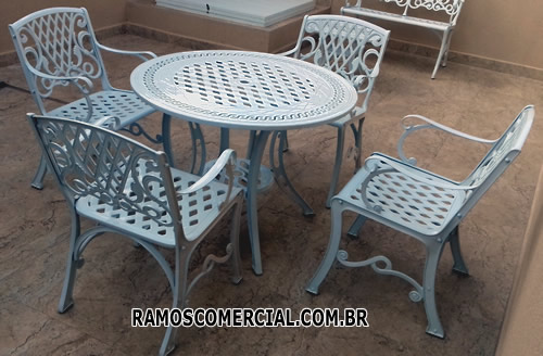 Móveis para piscina