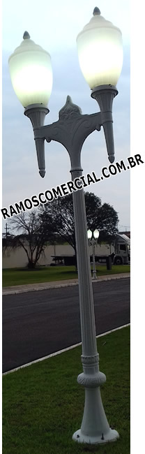 Poste de iluminação para condomínio