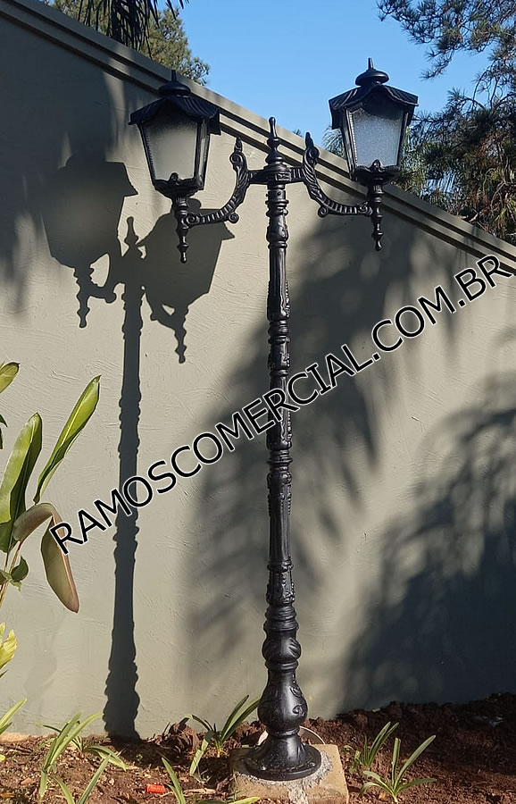 Poste de luz para condomínio