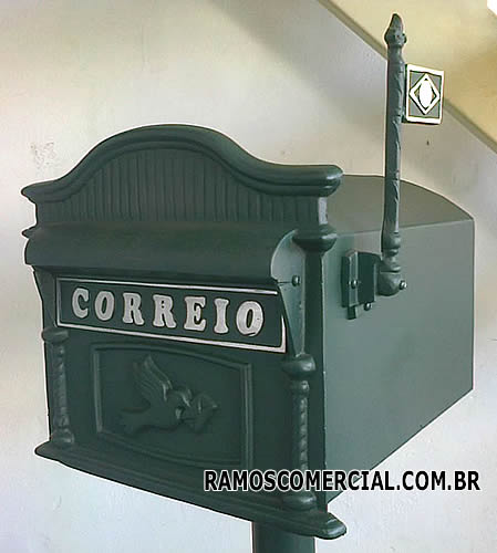 Caixa de correio com pé