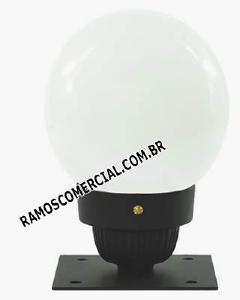 Luminária com globo pequeno para muro