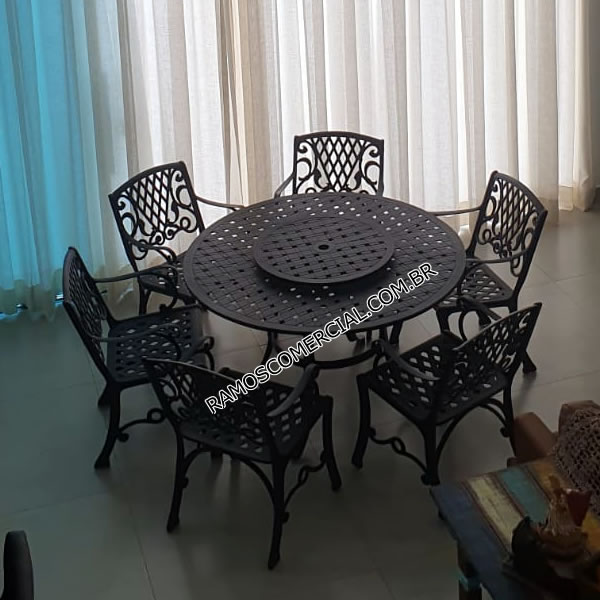 Mesa com 6 cadeiras para área externa