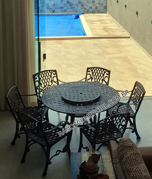 Mesa que pode pegar chuva