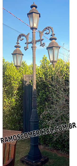 Poste colonial para jardim