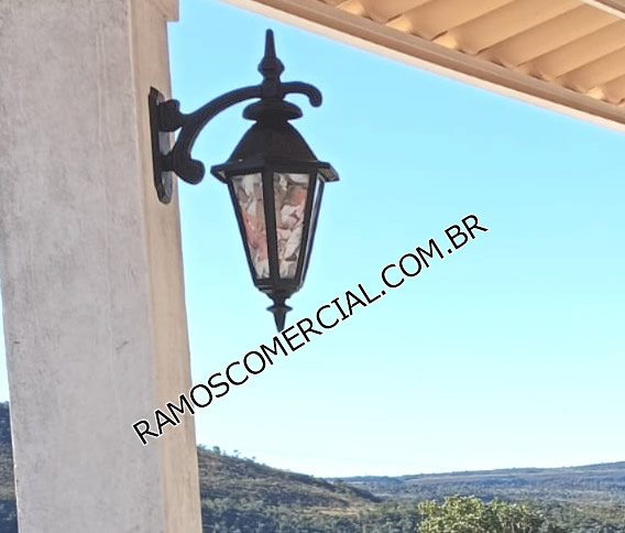 Luminária colonial sextavada com difusor em vidro