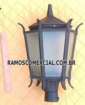 Luminária colonial para poste de jardim