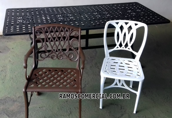 Mesa de alumÃ­nio com cadeiras em alumÃ­nio