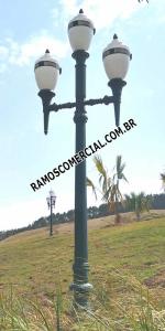 Poste de iluminação para praças e jardins