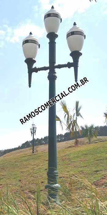 Poste de iluminação para praças e jardins