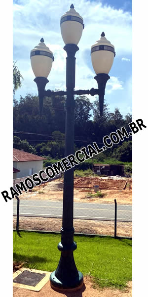 Poste de iluminação para praças e jardins